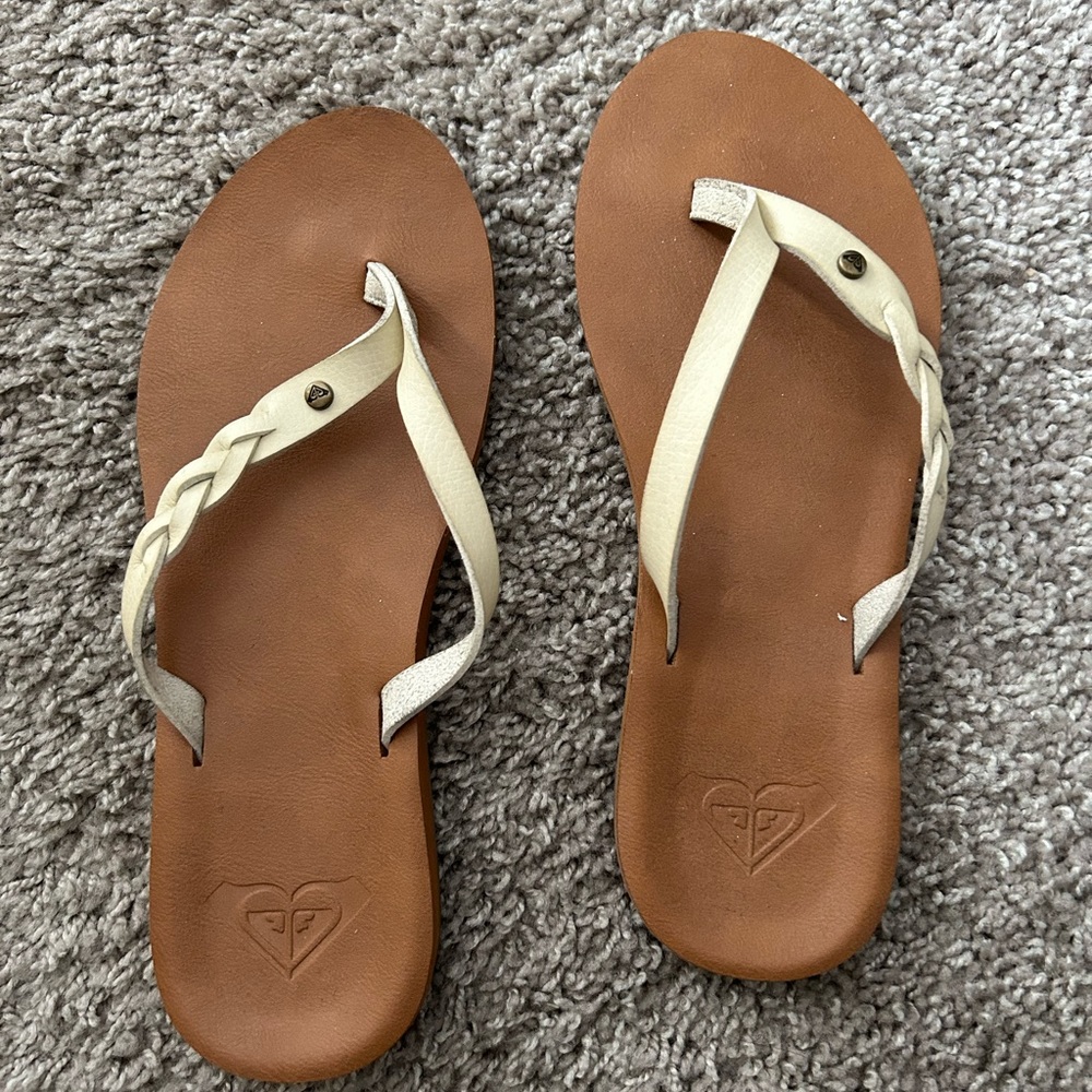 Roxy tan and white Liza flip flops